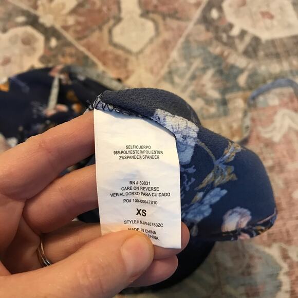 Rewind floral flutter sleeve blouse size XS - Picture 6 of 6